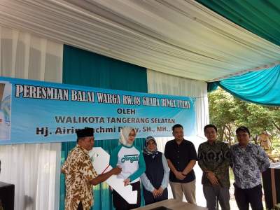 Walikota Airin Resmikan Balai Warga RW 08 Graha Bunga