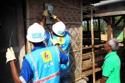 Hari Listrik Nasional ke-76: PLN Terangi 75.278 Desa di Penjuru Negeri, Memutar Roda Ekonomi