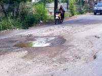 Camat Pakuhaji Sudah Ajukan Jalan Raya Pakuhaji Berlubang