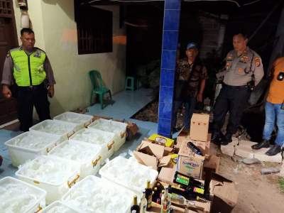 Polsek Cisoka Amankan Ratusan Botol Miras