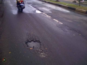 Jalan Juanda Butuh Perbaikan