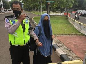 Profil Siti Elina, sosok wanita bercadar yang todongkan pistol ke Paspampres di Istana Negara, Jakarta, Selasa (25/10/2022) pagi lalu.