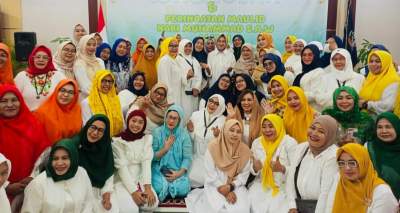 KPPI Kota Tangsel dan mantan Walikota Tangsel, Airin Rachmi Diany usai menggelar Istighosah dan Maulid Nabi Muhammad SAW di Ruang Aspirasi DPRD Kota Tangsel.