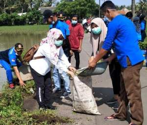 HPSN 2021, Pemdes Rawa Boni Bersihkan Sampah Liar