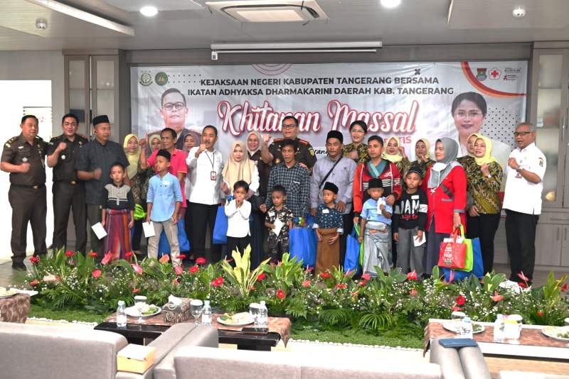 Kajari Kab Tangerang Hadiri Kegiatan Baksos Sunatan Massal