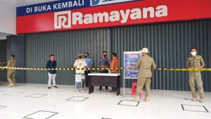 Satpol PP Segel Mall Ramayana Cikupa Karena Langgar PSBB