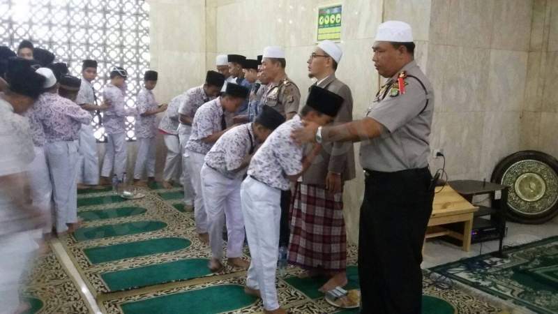  pembinaan dan penyuluhan kepada para santriwan/santriwati