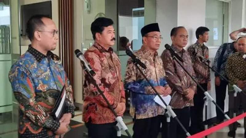 Menkopolhukam Hadi Tjahjanto dalam jumpa pers di kantornya, Selasa (25/6/2024).