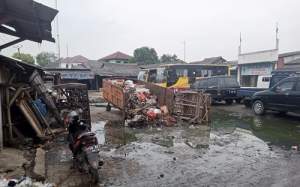 Jorok, Tumpukan Sampah di Pasar Kresek Dikeluhkan