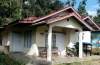 Rumah gedung di lebel sebagai warga miskin