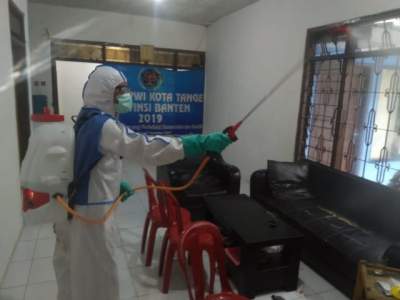 Cegah Corona, Sekretariat PWI Kota Tangerang Disemprot