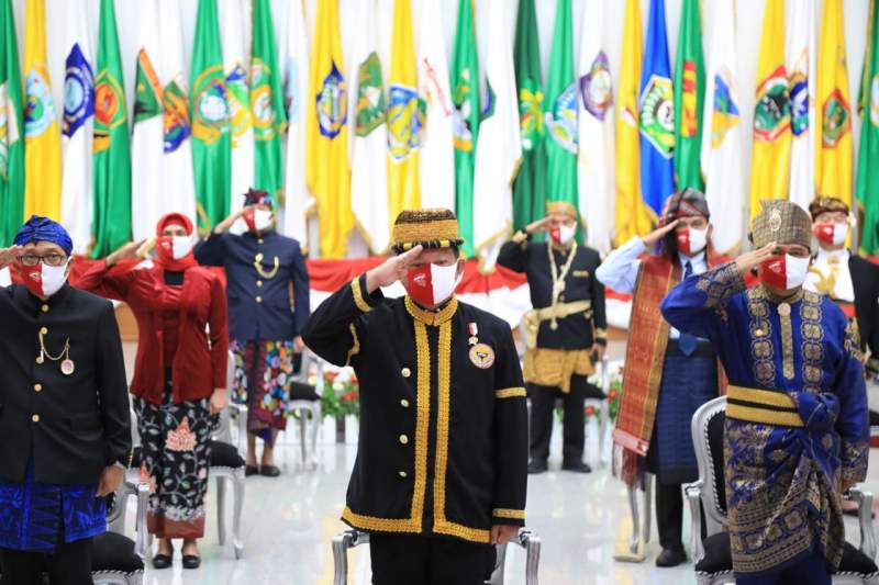 Peringati Kemerdekaan RI Ke-75, Mendagri: Pakaian Adat Simbol Kebanggaan dan Cinta NKRI