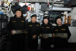 TNI AL Anugrahkan Brevet Hiu Kencana Kepada Dua Menteri