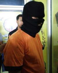 Pelaku pencabulan anak kandung.