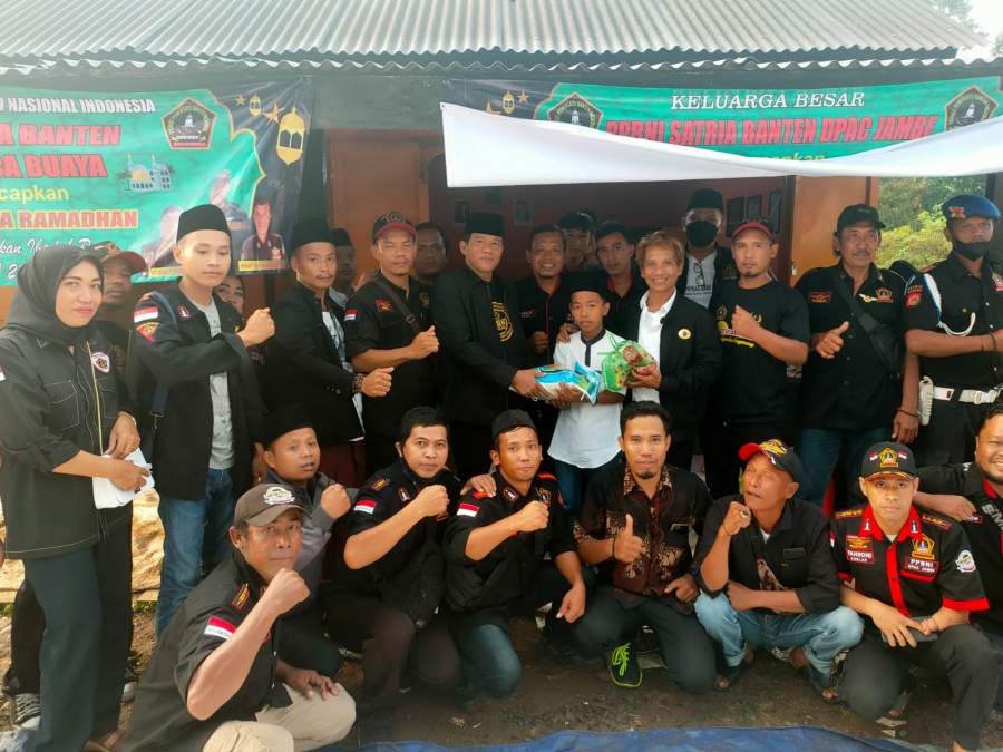 PPBNI Satria Banten Jambe Bagikan Takjil dan Santuni Yatim Piatu