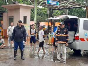 Pantau Banjir, Zaki Blusukan Ke Kelapa Dua Hingga Pagedangan
