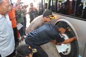 Polresta Tangerang Cek Urine Sopir Bus