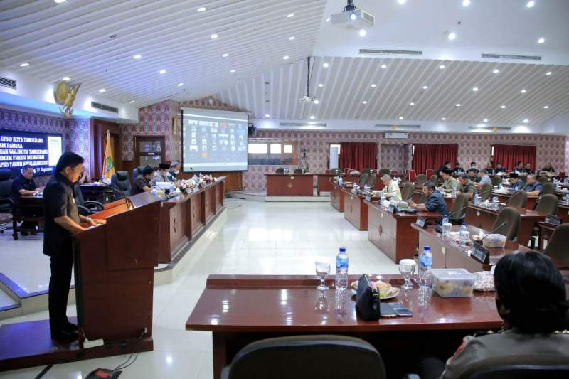 Sachrudin Sampaikan Jawaban Walikota Tangerang terhadap Pandangan Fraksi atas Raperda APBD Tahun Anggaran 2023