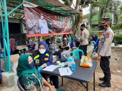 Polresta Tangerang Gelar Vaksinasi Secara Mobile