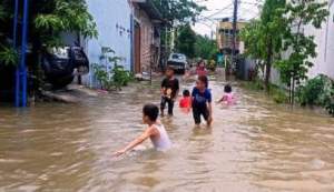 Drainase Tak Berfungsi 700 Rumah Warga Villa Balaraja Terendam Air