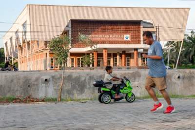 Jaga Kebugaran Tubuh, Bupati Serdang Bedagai, Darma Wijaya Rutin Olahraga Lari di Alun-Alun