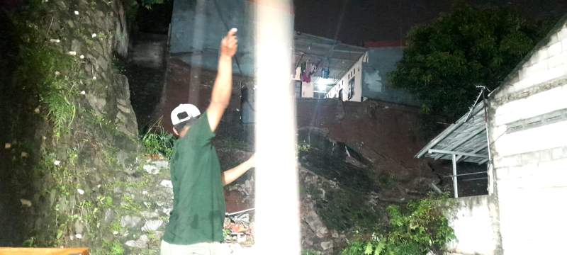 Turap 10 Meter di Puri Pamulang Tangsel Longsor, Bikin Warga Panik
