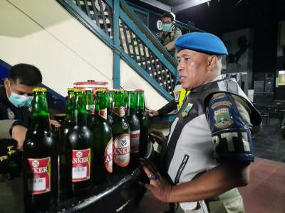 Razia Gabungan, Ratusan Miras di Amankan di Tempat Hiburan