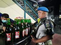 Razia Gabungan, Ratusan Miras di Amankan di Tempat Hiburan