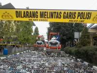 33.168 Botol Miras Berbagai Merk Hasil Operasi Sikat Kalimaya 2019 Dimusnahkan Polda Banten