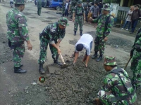 Perbaikan ruas jalur Ciwaru Raya (24/2/14)