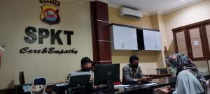 SI saat membuat laporan ke Polda Banten, Selasa (21/7/2020).