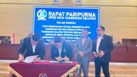 Wali Kota Benyamin Davnie dan Pimpinan DPRD Tangsel tandatangani KUA - PPAS Tangsel 2027.