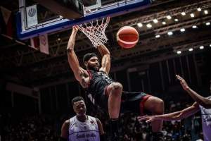 Aksi pemain timnas basket Indonesia Marques Bolden pada saat laga melawan Arab Saudi dalam FIBA Asia Cup 2022 di Istora Senayan Jakarta, Selasa (12/7/2022). (Dok. fiba.basketball)