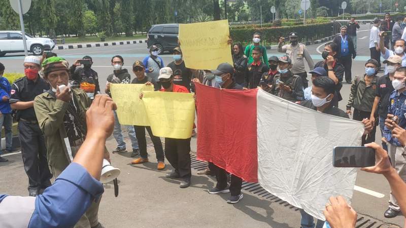 Dinilai Gagal Bina Kades, Pendemo Minta Bupati Copot Kadis Pemdes