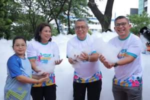 Gerimis Tak Surutkan Ribuan Peserta Meriahkan Tangsel Color & Bubble Run 2024