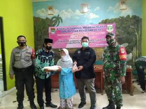 Kades Rawa Kidang Salurkan Paket Sembako Banprov Kepada Lansia dan Yatim-piatu