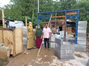 Tinjau Rumah Roboh, Camat Tigaraksa Berikan Bantuan