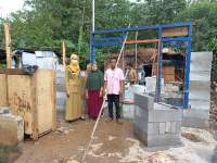 Tinjau Rumah Roboh, Camat Tigaraksa Berikan Bantuan