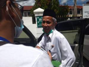 Kepala Seksi Haji dan Umroh Kemenag Wawan Sofwan memenuhi panggilan Kejari Pandeglang, Rabu (2/12).