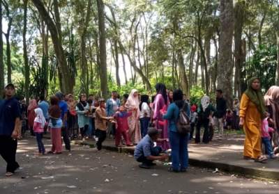 Ribuan Pengunjung Padati Wisata Religi Keramat Solear