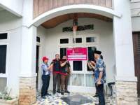 Tim Penyidik Kejaksaan Tinggi Banten Melakukan Penyitaan Bidang Tanah dan Bangunan Milik Tersangka RS