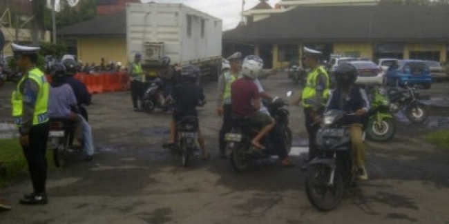Cilegon- Razia Yang dilakukan Polres Cilegon,banyak kendaraan roda dua yang terjaring, Senin (24/2)