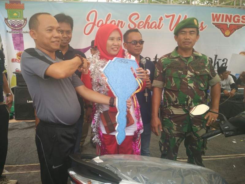 Pemenang door prize HUT Kecamatan Cisoka, Kabupaten Tangerang.