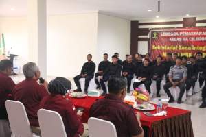 Simulasi Serah Terima Narapidana dari Blok Hunian Medium Security Menuju Maximum Security