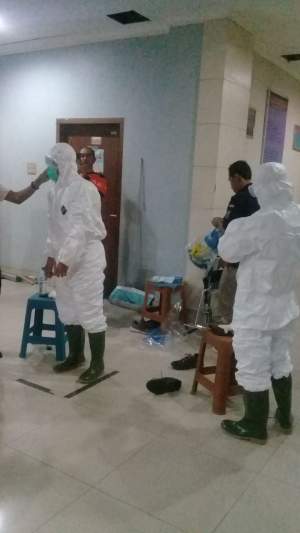 Kantor Pelayanan Umum Di Pemkab Tangerang Disemprot Disinfekstan