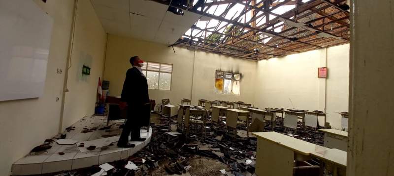 Kondisi SMP Negeri 2 Cilegon pasca dilahap si jago merah, Selasa (17/8/2021).