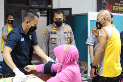 Sambutan Hari Bhayangkara ke 75, Polres Cilegon Gelar Vaksinasi Massal