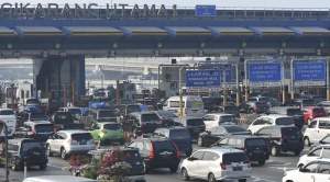 Ilustrasi kepadatan kendaraan di gerbang tol.