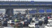Ilustrasi kepadatan kendaraan di gerbang tol.