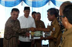 Gubernue Banten Wahidin Halim saat Hari Kunjungan Perpustakaan.